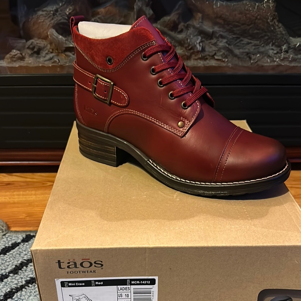 Taos Footwear Women's Burgundy Ankle Boots